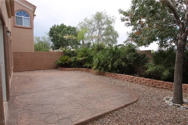 $2,350 | 9528 Victory Garden Avenue, Las Vegas, NV 89149