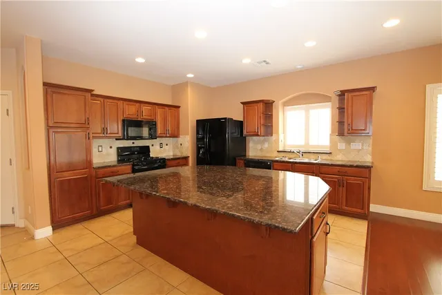 $2,350 | 9528 Victory Garden Avenue, Las Vegas, NV 89149