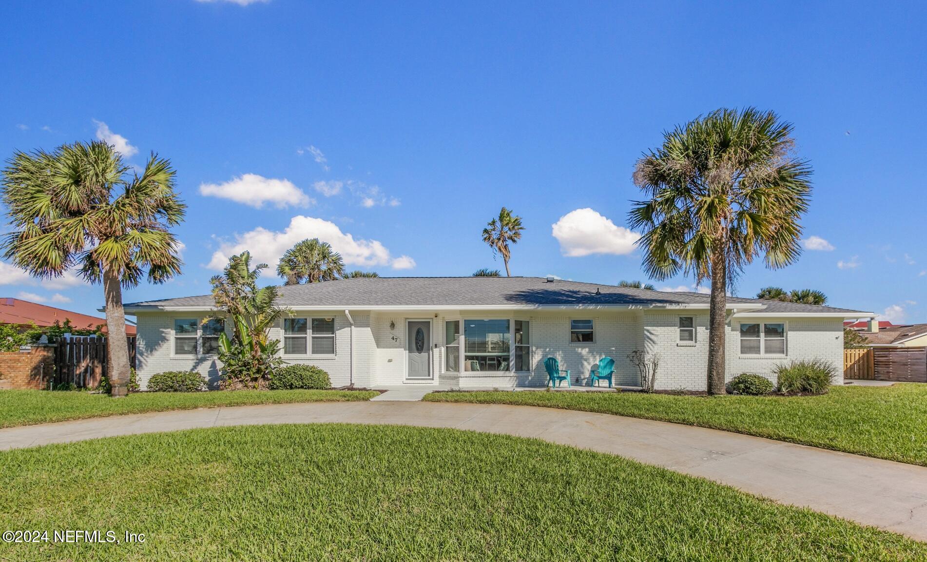 47 Sandpiper Drive St. Augustine, FL 32080 - Photo 6 of 61 a front view of a house with a garden