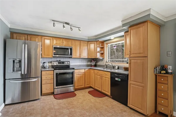 $459,900 | 37 Bank Street, Coventry, RI 02816