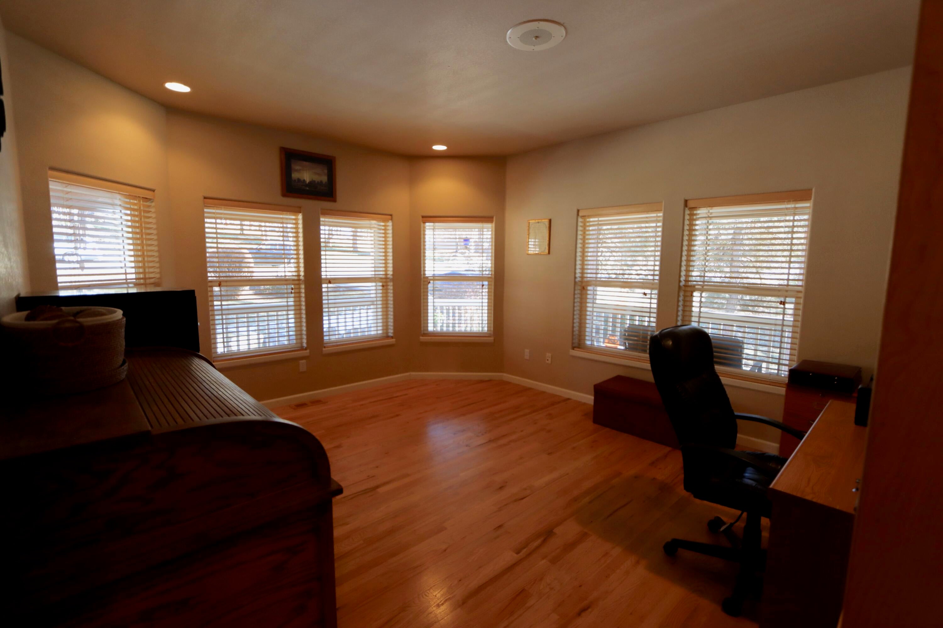 10914 Kestrel Road Klamath Falls, OR 97601 - Photo 36 of 62 IMG_1358