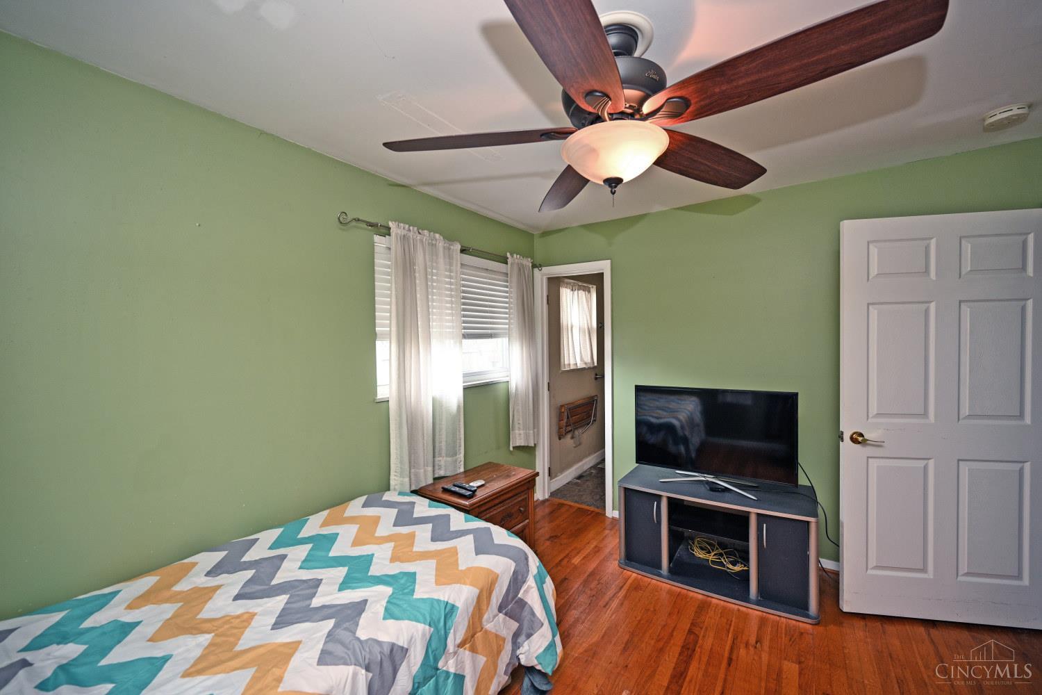 8265 Forest Road Cincinnati, OH 45255 - Photo 18 of 34