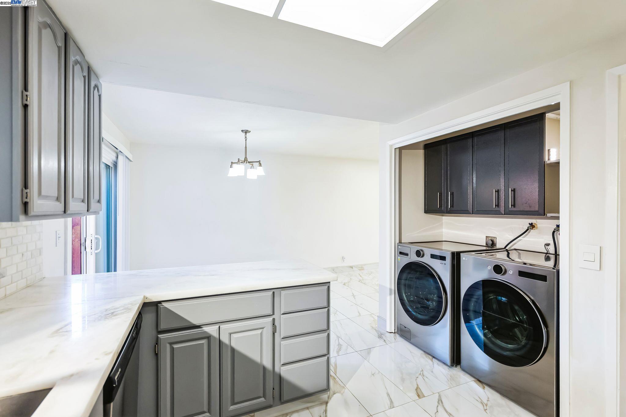 560 La Copita Court San Ramon, CA 94583 - Photo 17 of 40 a view of a hallway with washer and dryer