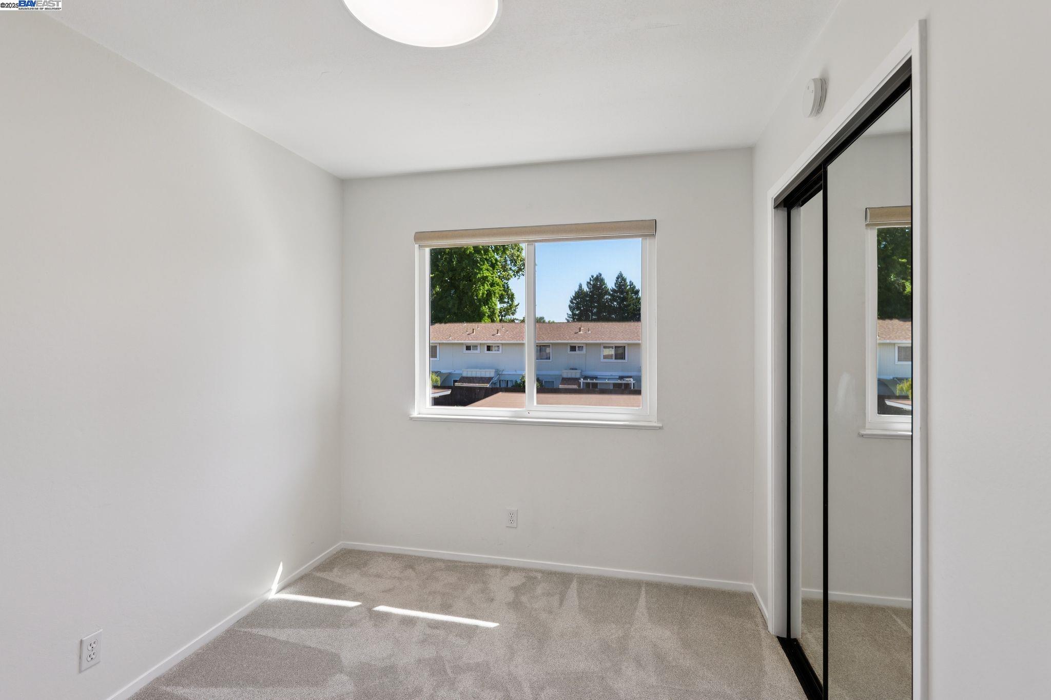 560 La Copita Court San Ramon, CA 94583 - Photo 24 of 40 an empty room with windows