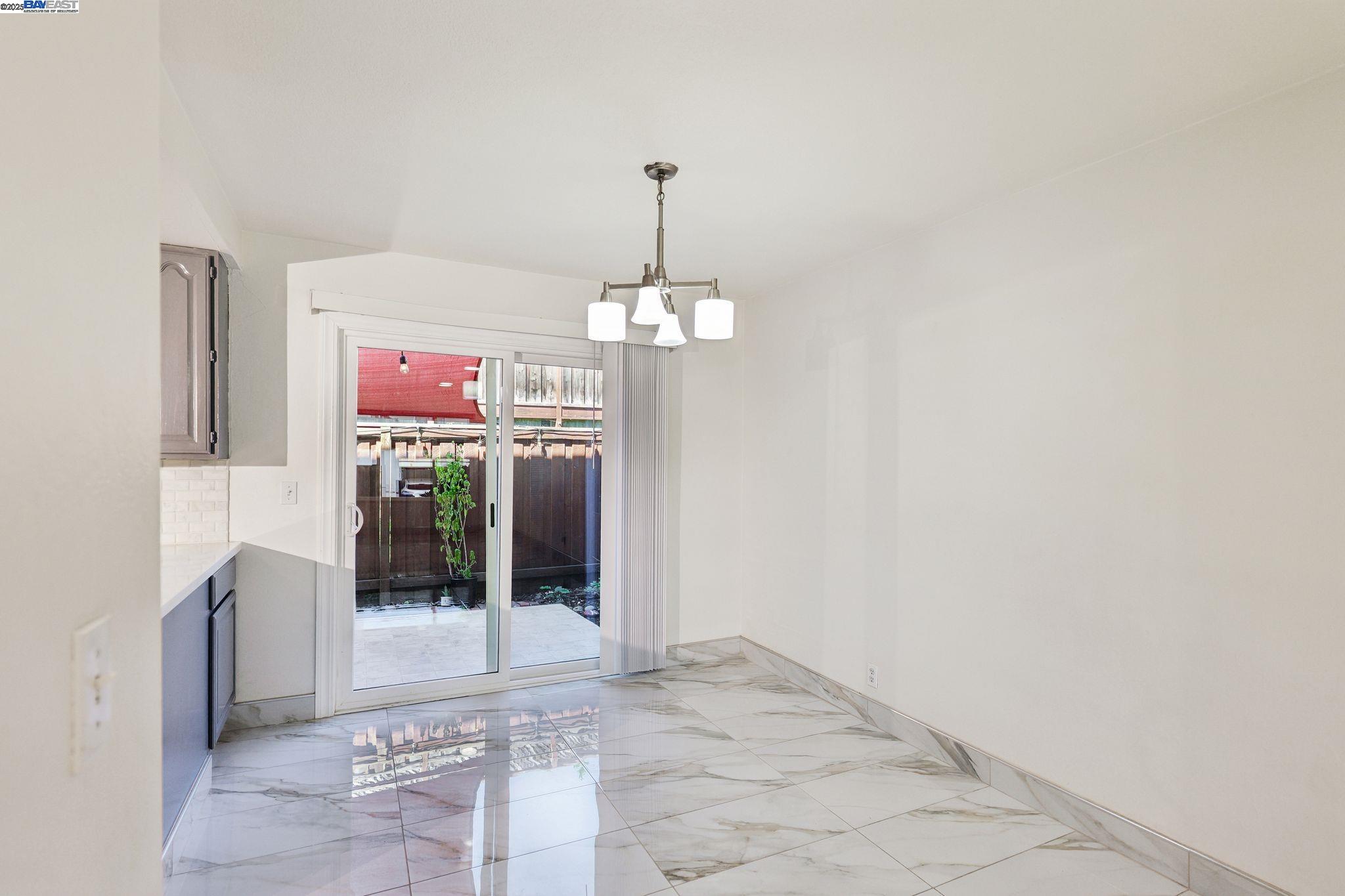 560 La Copita Court San Ramon, CA 94583 - Photo 10 of 40 a view of a hallway with a chandelier