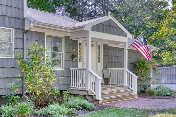 $35,000 | 16 Cove Road, Southampton, NY 11968