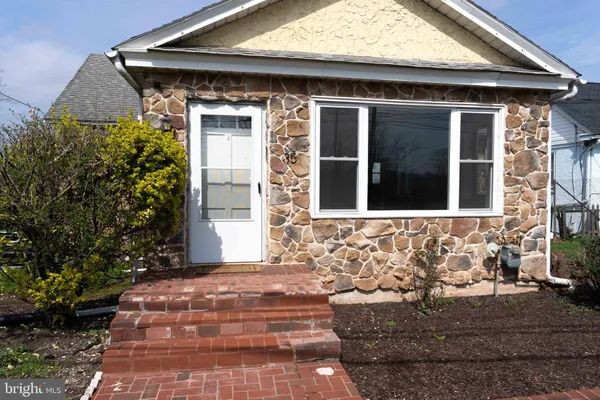 $275,000 | 35 Ben Franklin Highway East, Birdsboro, PA 19508