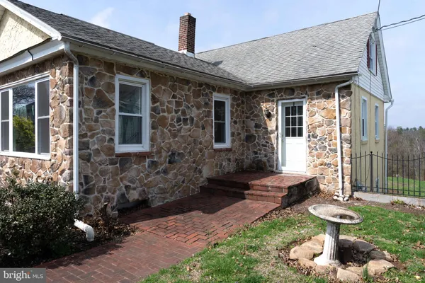 $275,000 | 35 Ben Franklin Highway East, Birdsboro, PA 19508