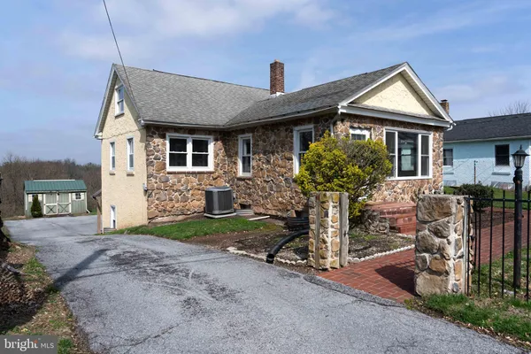 $275,000 | 35 Ben Franklin Highway East, Birdsboro, PA 19508