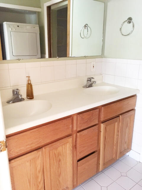 1225 Island Drive, Unit 104 Ann Arbor, MI 48105 - Photo 7 of 9 1225 Bathroom1