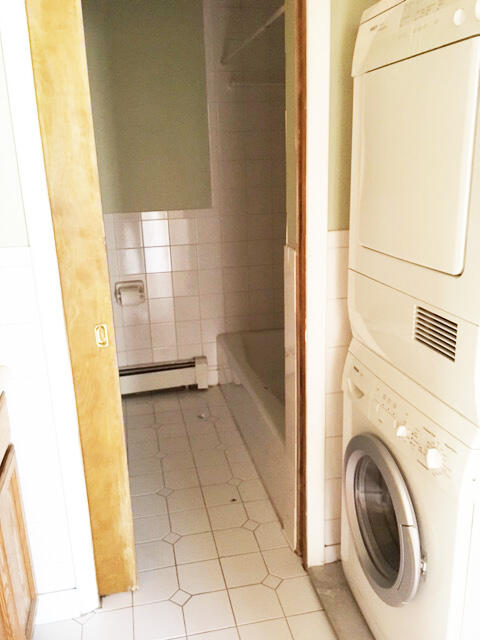 1225 Island Drive, Unit 104 Ann Arbor, MI 48105 - Photo 8 of 9 1225 Bathroom2