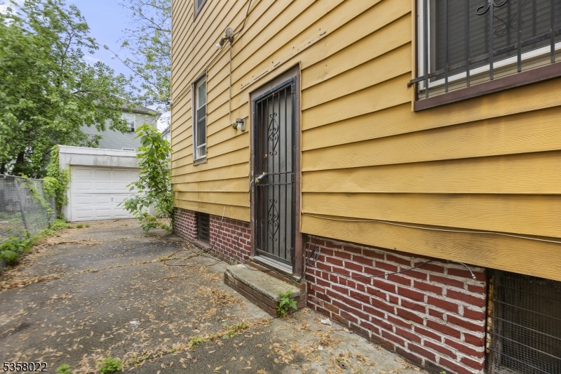 51 Schley Street Newark, NJ 07112 - Photo 5 of 27