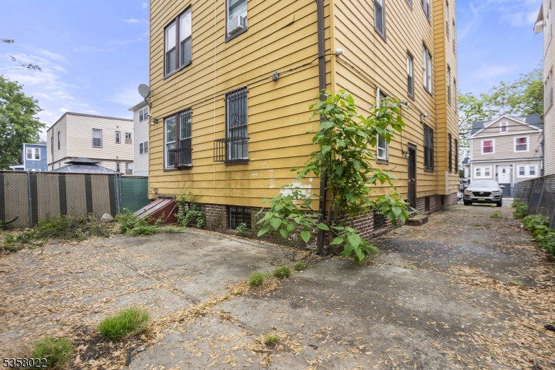 51 Schley Street Newark, NJ 07112 - Photo 7 of 27