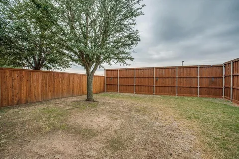 $295,000 | 187 Castleridge Drive, Unit B, Little Elm, TX 75068
