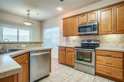 $295,000 | 187 Castleridge Drive, Unit B, Little Elm, TX 75068