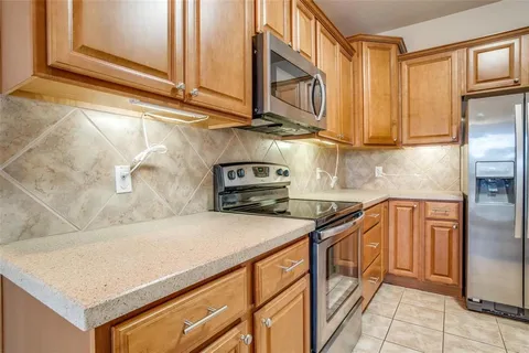 $295,000 | 187 Castleridge Drive, Unit B, Little Elm, TX 75068