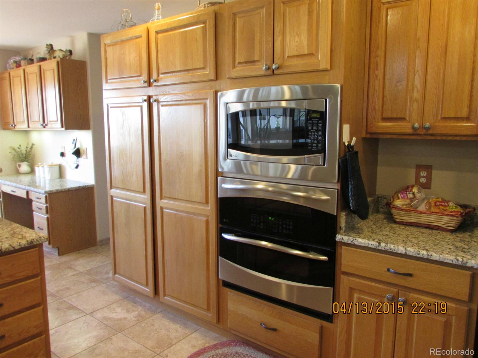 6202 Lorraine Road Larkspur, CO 80118 - Photo 16 of 35 a kitchen with granite countertop stainless steel appliances and cabinets