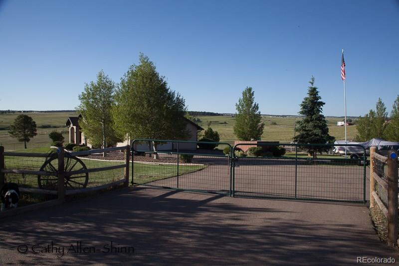 6202 Lorraine Road Larkspur, CO 80118 - Photo 2 of 35 a view of a terrace