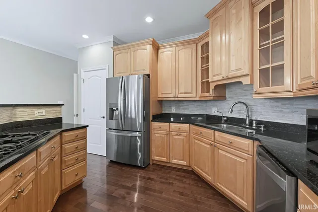 $720,000 | 7105 West St Andrews Avenue, Yorktown, IN 47396