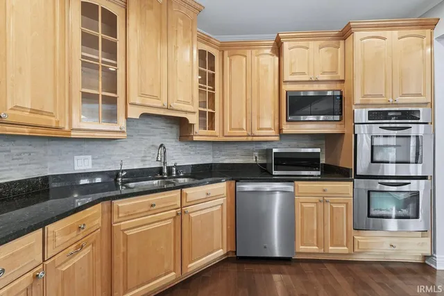 $720,000 | 7105 West St Andrews Avenue, Yorktown, IN 47396