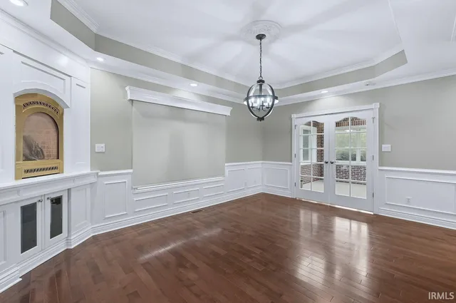 $720,000 | 7105 West St Andrews Avenue, Yorktown, IN 47396