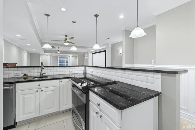 $720,000 | 7105 West St Andrews Avenue, Yorktown, IN 47396