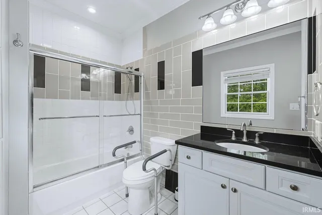 $720,000 | 7105 West St Andrews Avenue, Yorktown, IN 47396