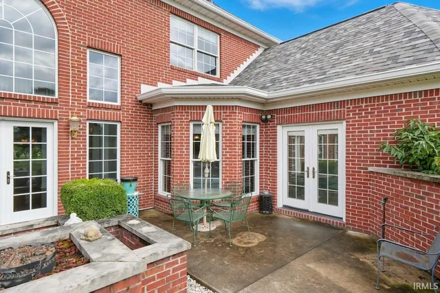 $720,000 | 7105 West St Andrews Avenue, Yorktown, IN 47396