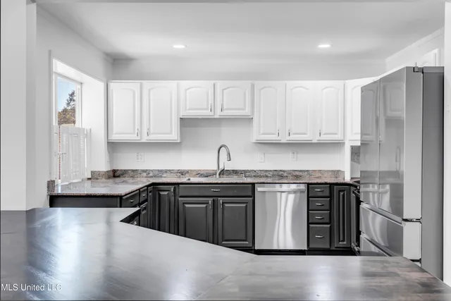 $460,000 | 8828 Manoo Place, Diamondhead, MS 39525