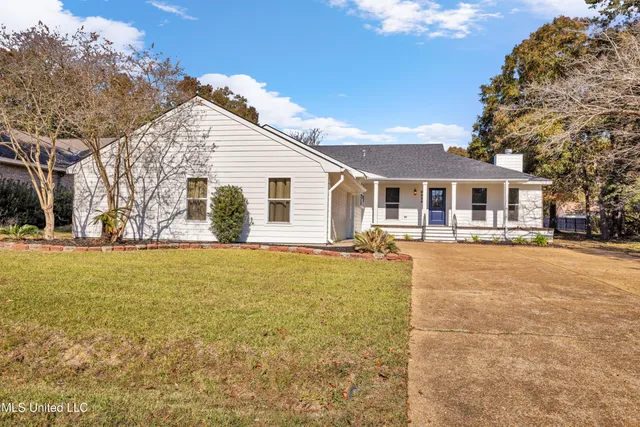 $460,000 | 8828 Manoo Place, Diamondhead, MS 39525