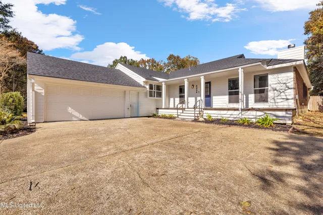 $460,000 | 8828 Manoo Place, Diamondhead, MS 39525