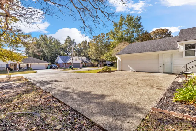 $460,000 | 8828 Manoo Place, Diamondhead, MS 39525