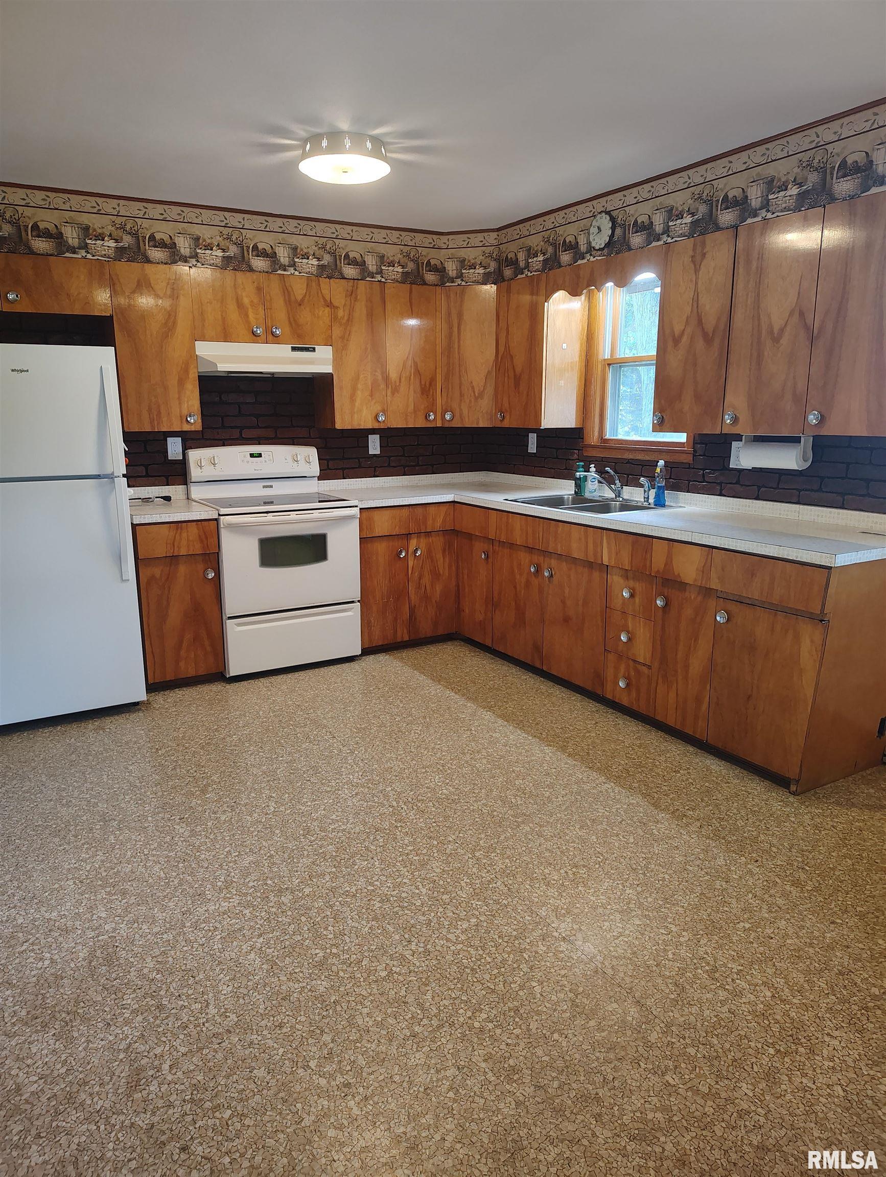 308 East Prairie Street Farmington, IL 61531 - Photo 5 of 30 Gallery Image 5