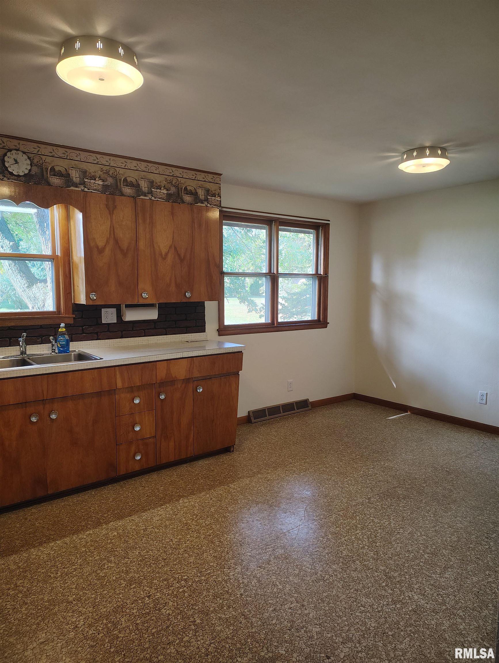 308 East Prairie Street Farmington, IL 61531 - Photo 8 of 30 Gallery Image 8
