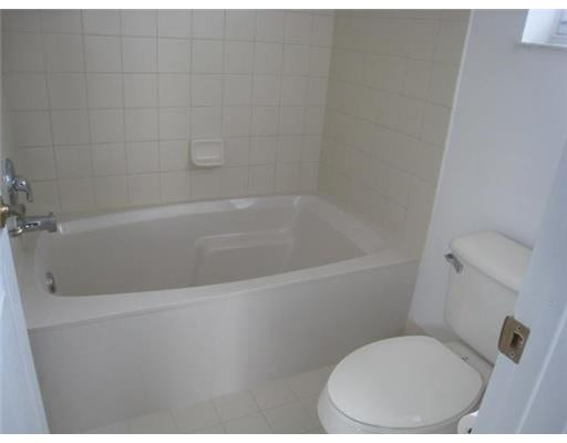 3078 Laurel Ridge Circle, Unit 3078 Riviera Beach, FL 33404 - Photo 6 of 12 Master Bath/Spa