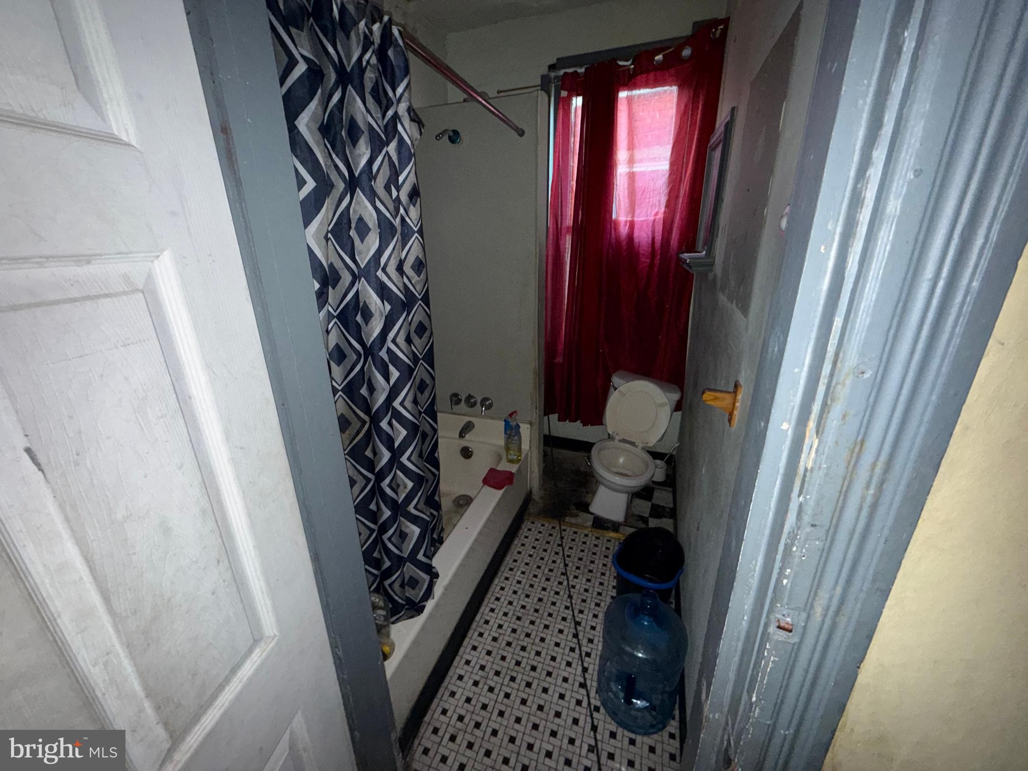 6076 Kingsessing Avenue Philadelphia, PA 19142 - Photo 8 of 10