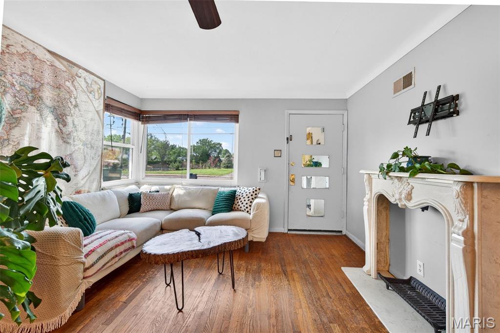 3927 Weber Road St. Louis, MO 63123 - Photo 3 of 41