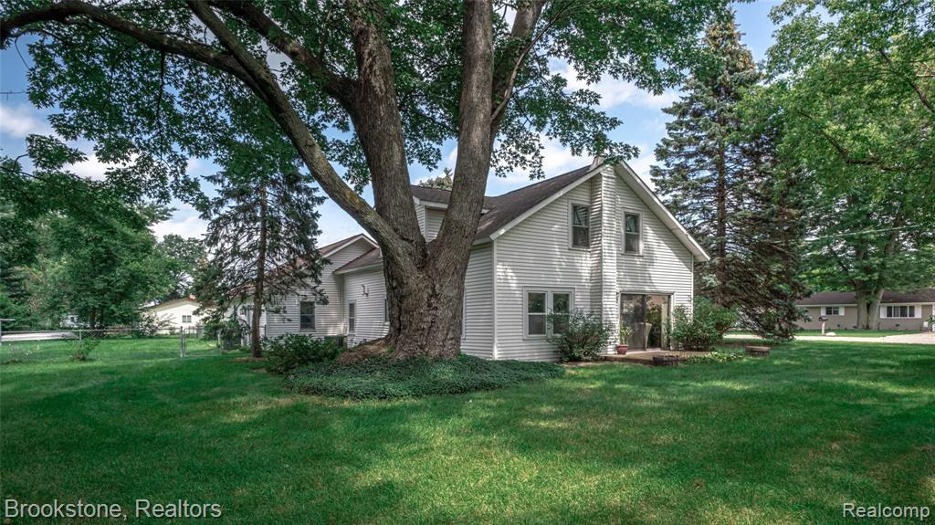 2960 Culbertson Avenue Rochester Hills, MI 48307 - Photo 7 of 34