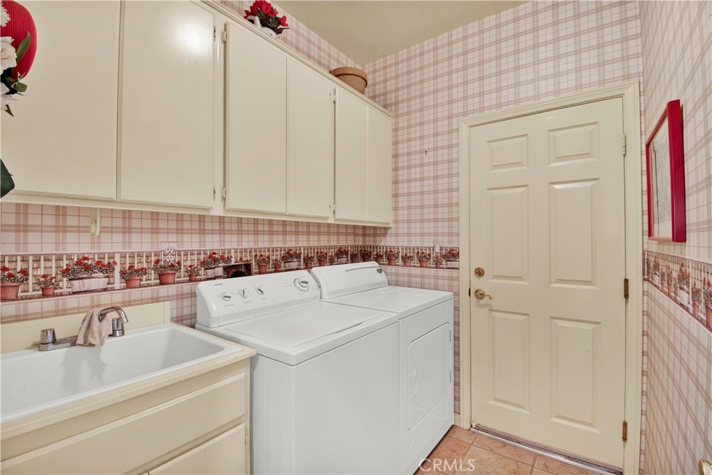 1287 Riviera Avenue Banning, CA 92220 - Photo 38 of 51 Utility Sink & Lots of Storage