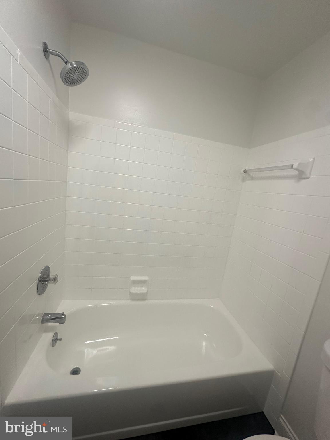 1306 West 13th Street, Unit 1 Wilmington, DE 19806 - Photo 15 of 21 a bathroom with a bathtub