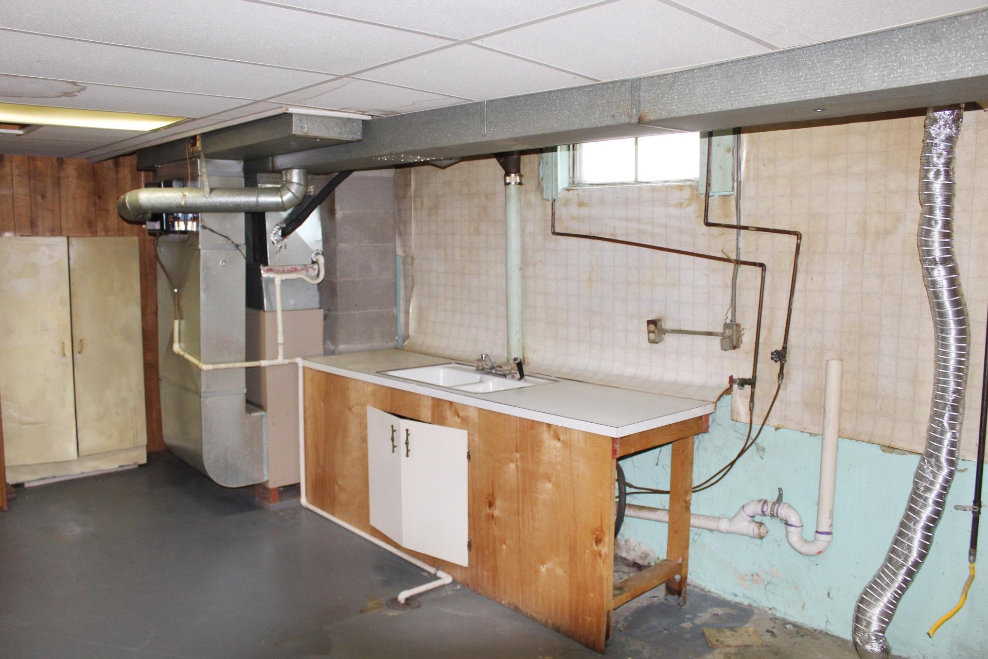 3561 Ridgecliffe Drive Flint, MI 48532 - Photo 11 of 19 50148332-f088e1fa-b880-45cd-acbf-4e89845979f8.JPG