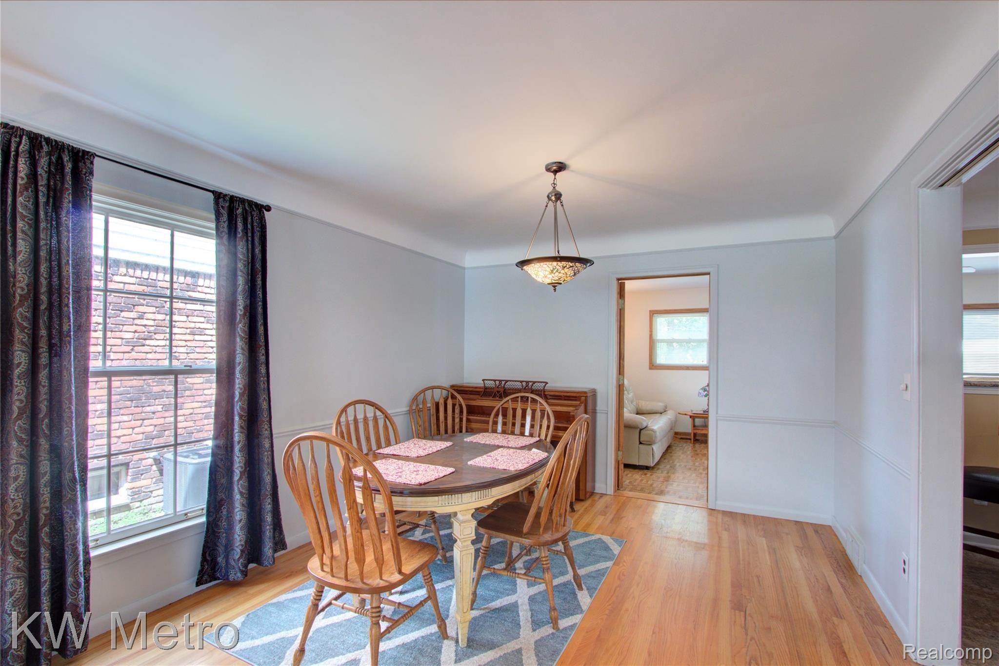 1990 Broadstone Road Grosse Pointe, MI 48236 - Photo 8 of 41 1990 Broadstone 8.jpg