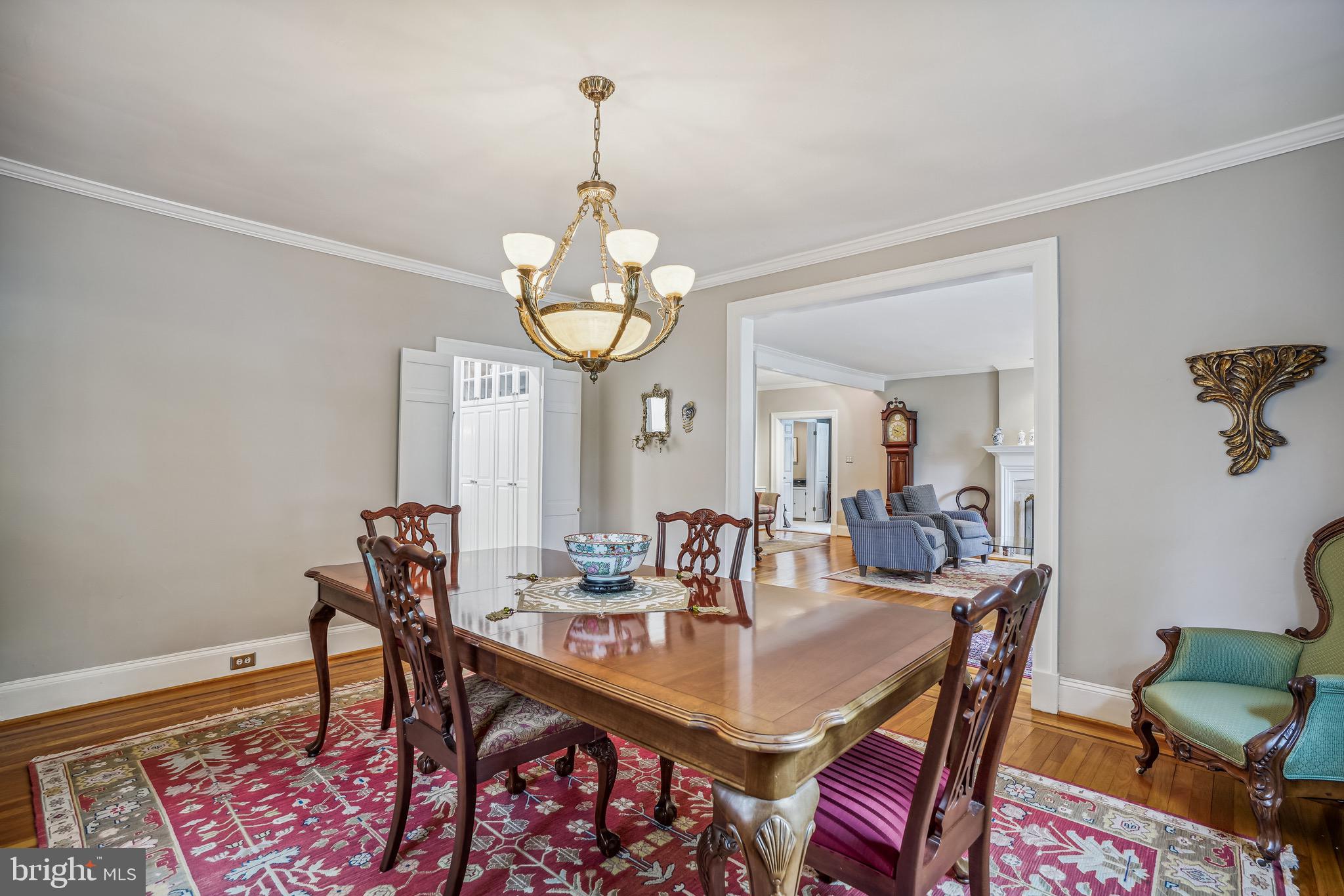 7115 Bristol Road Baltimore, MD 21212 - Photo 22 of 68 Crown molding