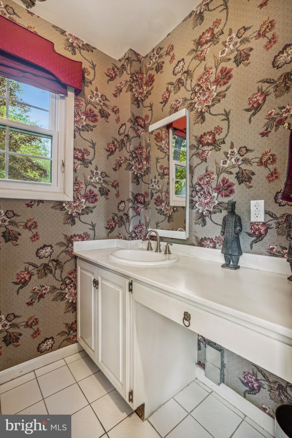 7115 Bristol Road Baltimore, MD 21212 - Photo 23 of 68 First floor powder room
