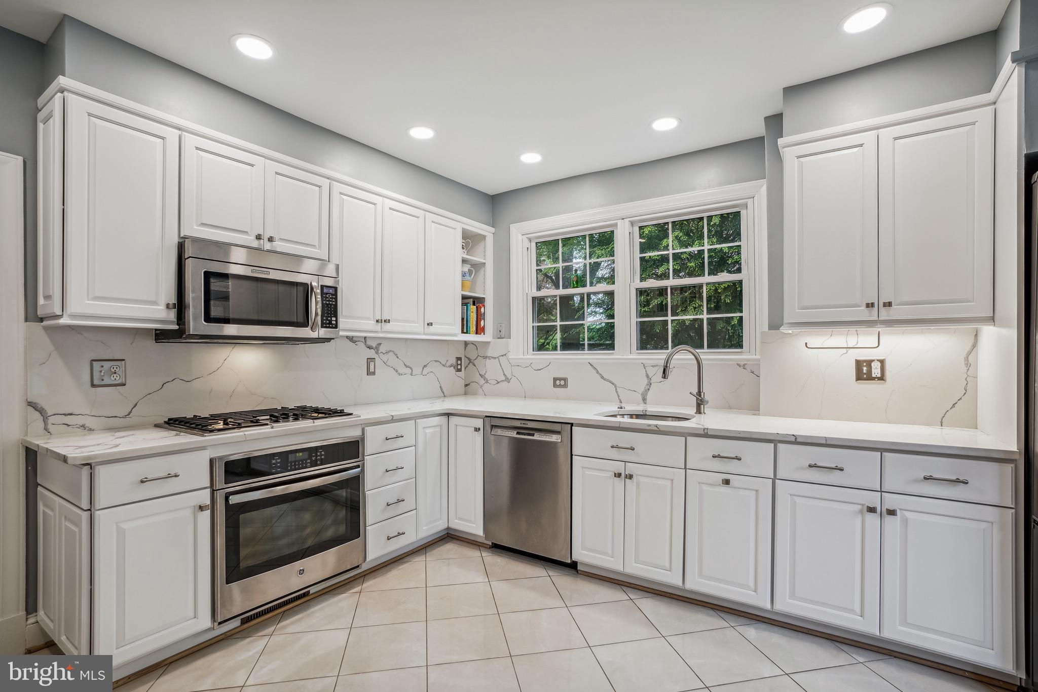 7115 Bristol Road Baltimore, MD 21212 - Photo 5 of 68 Stainless steel appliances