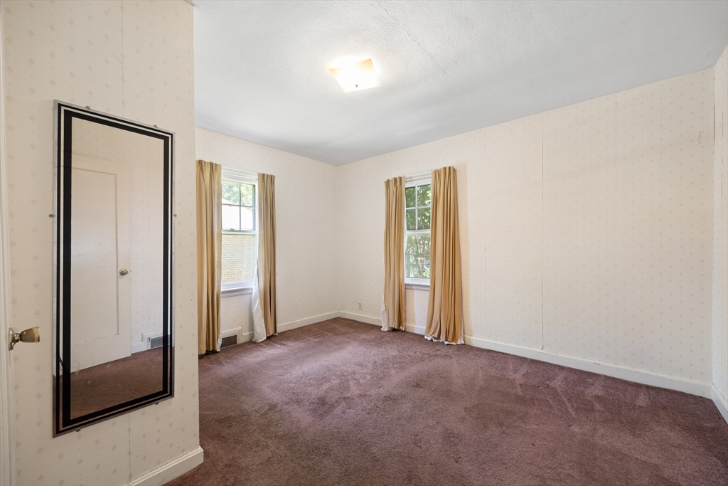 216 Springfield Street Chicopee, MA 01013 - Photo 13 of 26