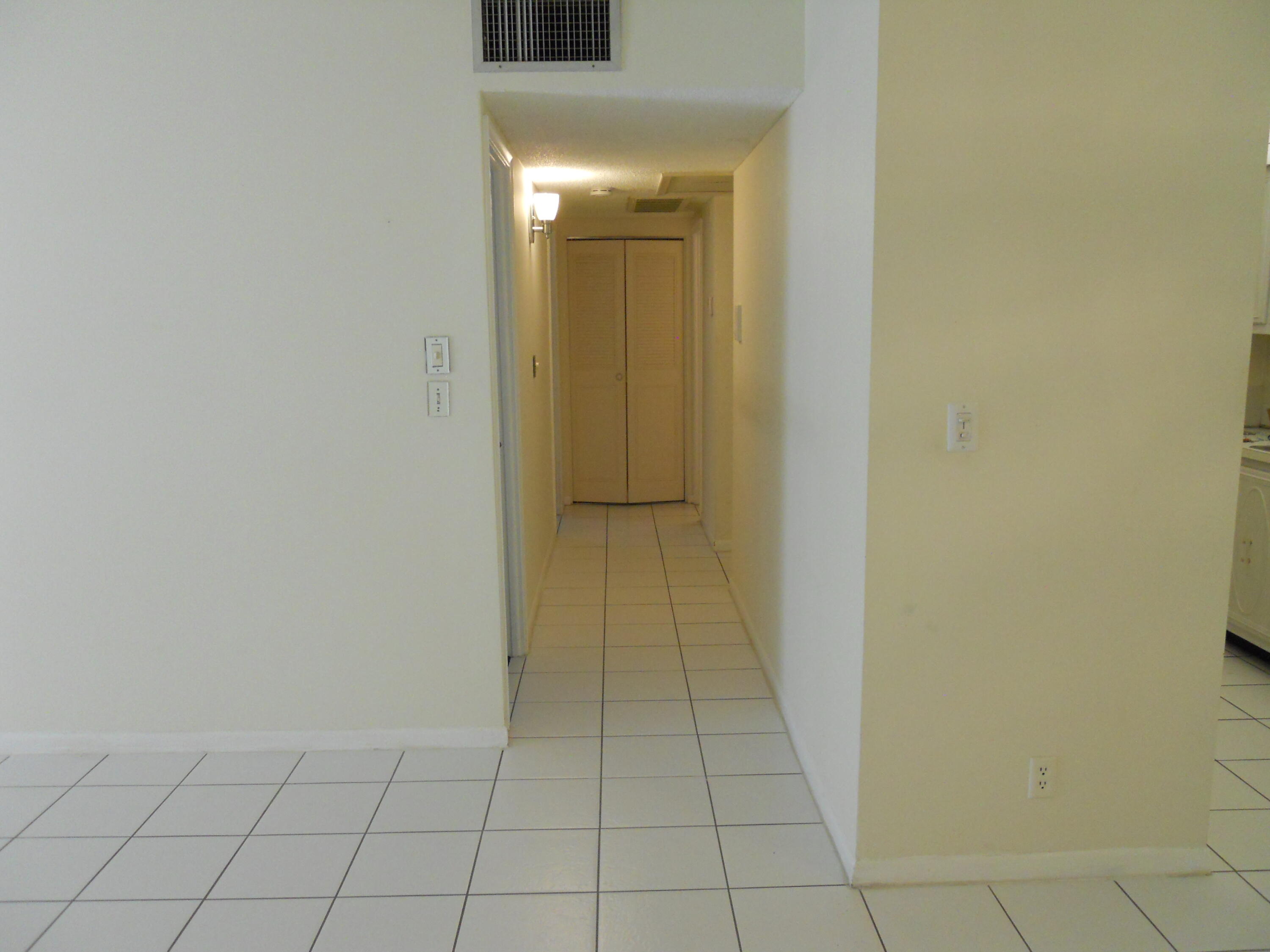 250 Northeast 20th Street, Unit 123S Boca Raton, FL 33431 - Photo 17 of 26 Unit hallway