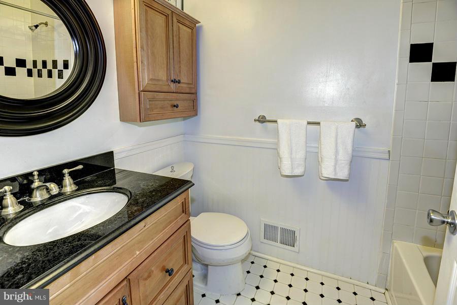 12017 Seven Locks Road Potomac, MD 20854 - Photo 11 of 13 Interior (General)