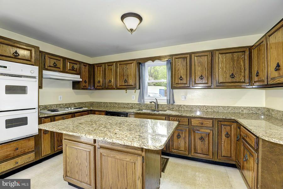12017 Seven Locks Road Potomac, MD 20854 - Photo 6 of 13 Interior (General)