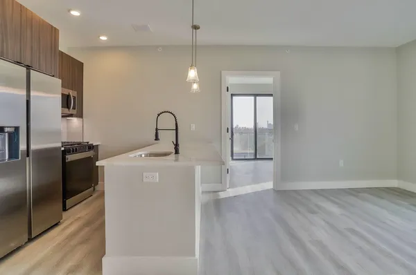 $3,230 | 3516 John F. Kennedy Boulevard, Unit 504, Jersey City, NJ 07307